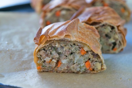 Fleischstrudel mit Topfenteig