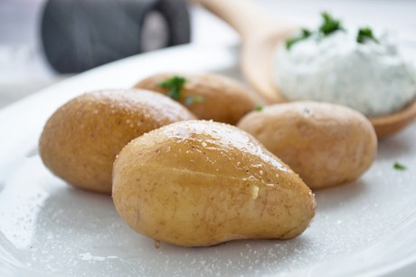 Erdäpfel mit Kräutertopfen