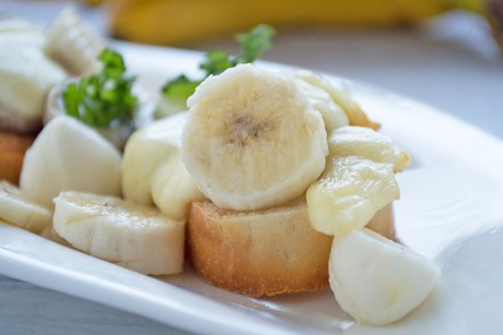 Mozzarella-Bananen-Brötchen