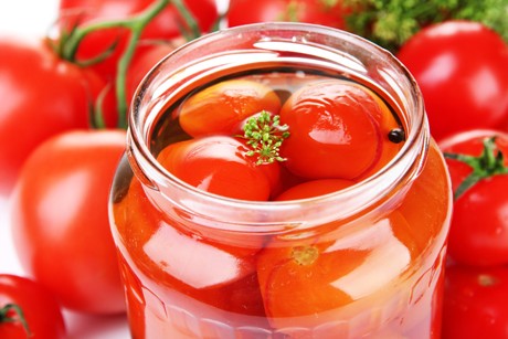 Feurig eingelegte Tomaten