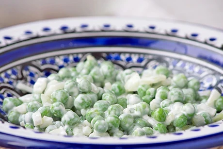 Erbsensalat mit Schalotten