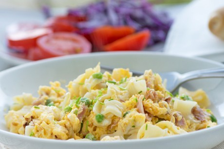 Eierpfanne mit Erbsen