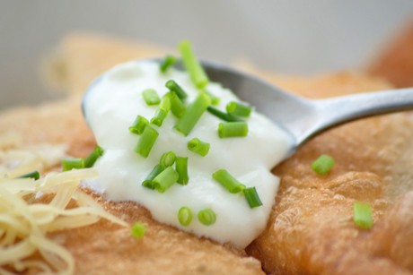 Sauerrahm-Schnittlauch-Dip