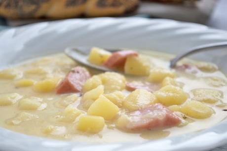 Würstlsuppe