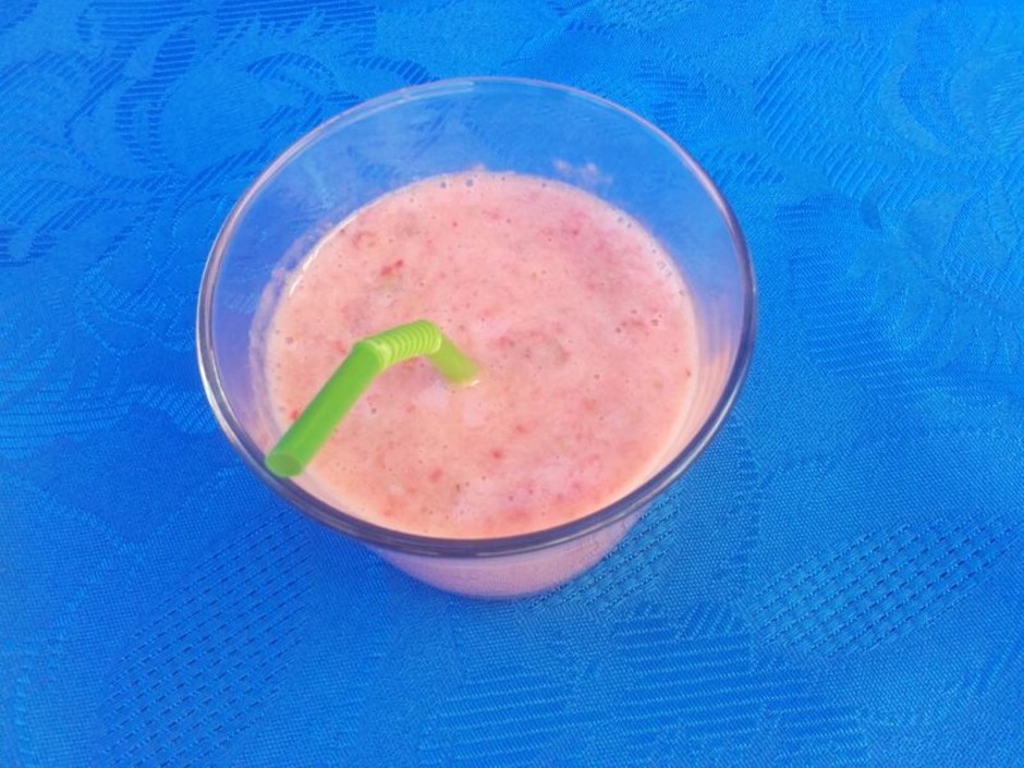 Erdbeer-Traube-Banane Smoothie