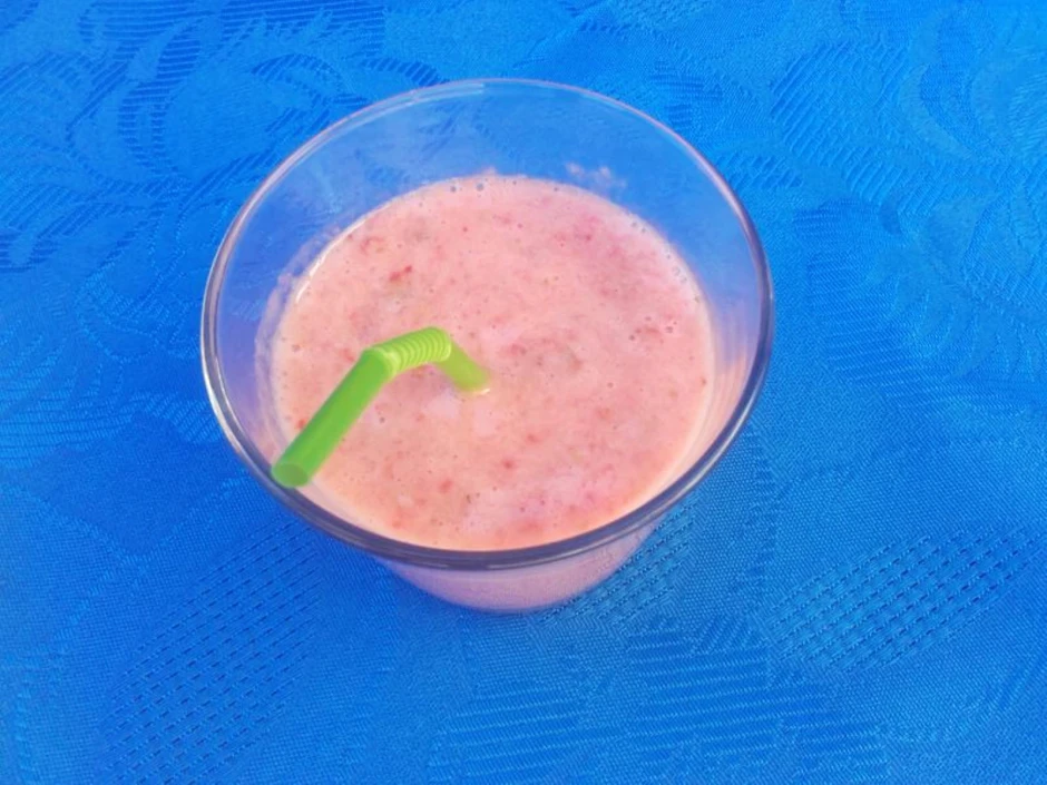 Erdbeer-Traube-Banane Smoothie