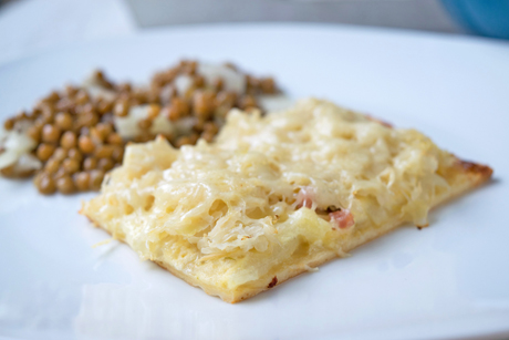 Quiche mit Sauerkraut und Speck