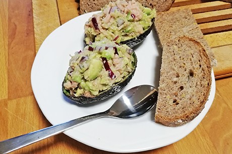 Gefüllte Avocado mit Thunfisch
