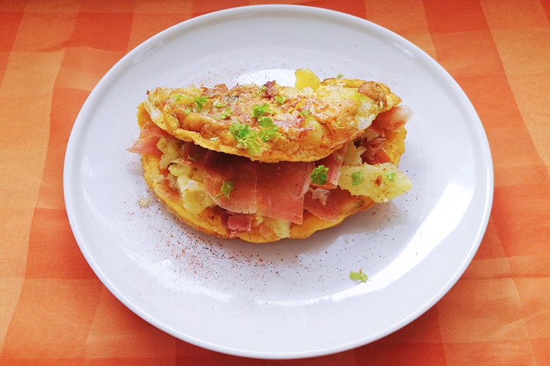 Herzhaftes Omelette mit Prosciutto