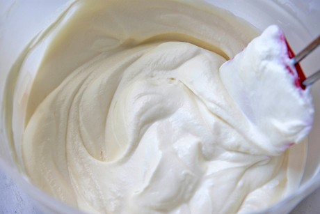 Selbstgemachte Mascarpone aus Schlagobers