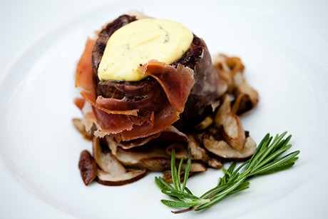 Feines Roastbeef mit Steinpilzen