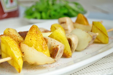Bratwurst-Kartoffel-Spieße