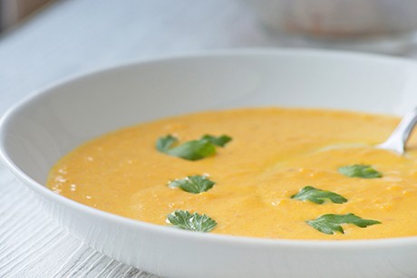 Karotten-Suppe mit Koriander