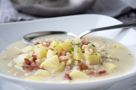 Gerstl-Gemüse-Suppe mit Beinscheibe