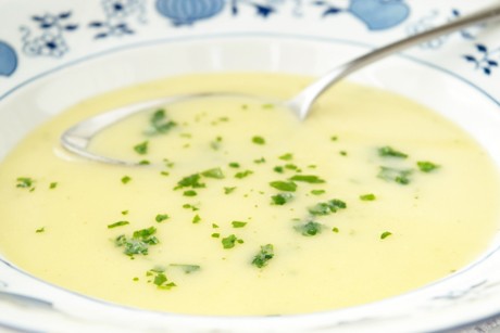 Gemüsesuppe mit Äpfeln