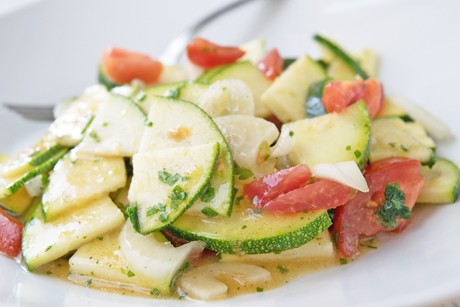Zucchinisalat mit Kapern