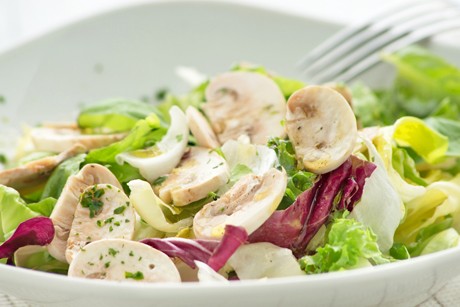 Basischer Blattsalat mit Pilzen
