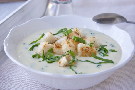 Bärlauch-Joghurt-Suppe
