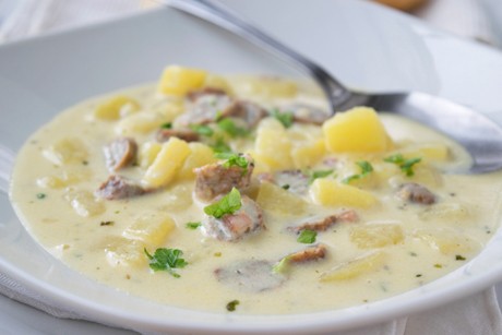 Bratwürstel-Suppe