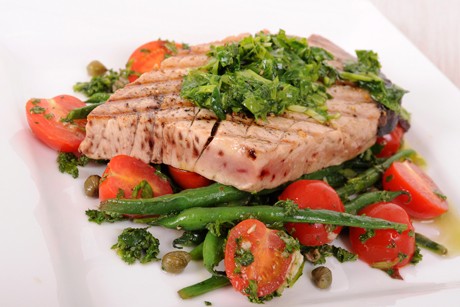 Thunfischsteak mit Fisolen