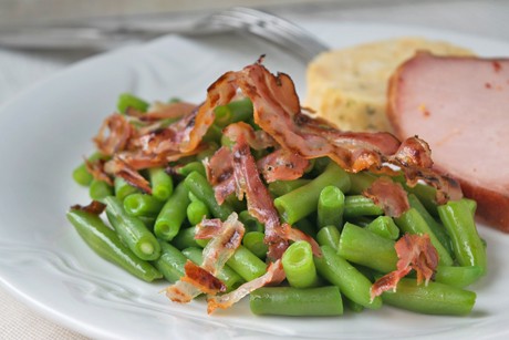 Fisolen mit Speck