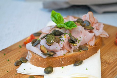 Schinken mit Kürbiskernen
