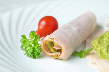 Schinkenröllchen mit Avocadocreme