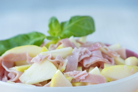 Schinken-Apfelsalat