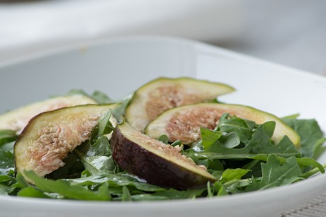 Blattsalat mit Feigen