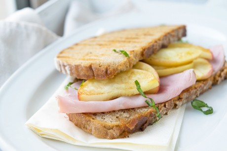 Schinken-Apfel-Toast