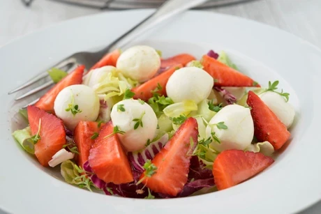 Erdbeer-Mozzarella-Salat