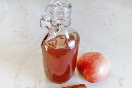 Apfel-Likör mit Zimt