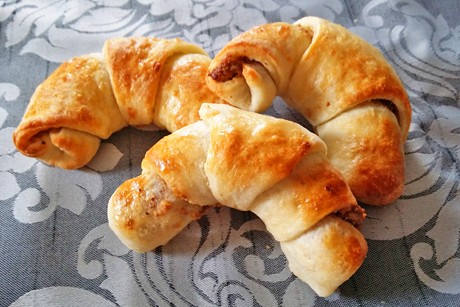 Nusskipferl mit Erdäpfelteig