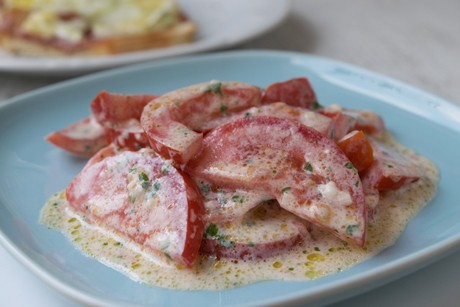 Tomatensalat mit Bärlauch-Dressing