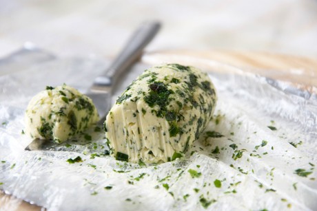 Salbei-Zwiebelbutter