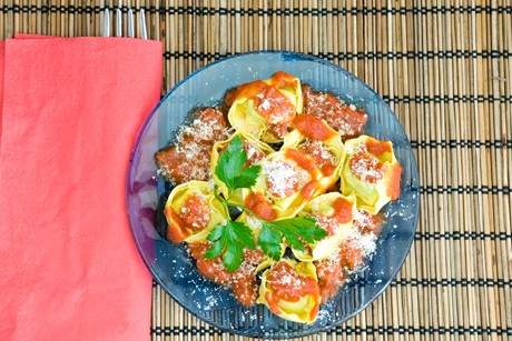 Tortellini mit getrockneten Tomaten