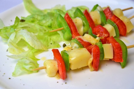 Käse-Gemüsespieße