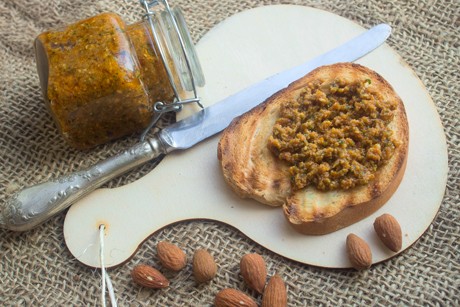 Mandel-Pesto