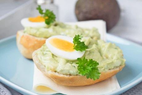 Brimsen-Aufstrich mit Avocados und Eiern