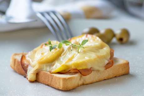 Toast mit Apfel