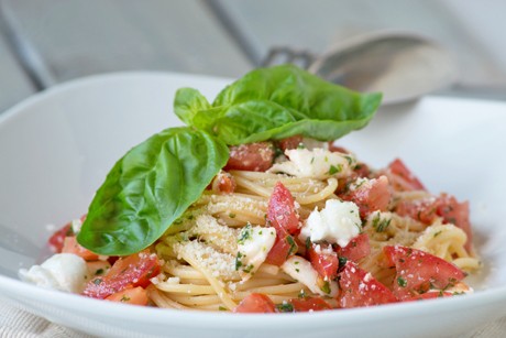 Pasta mit kalter Tomatensauce