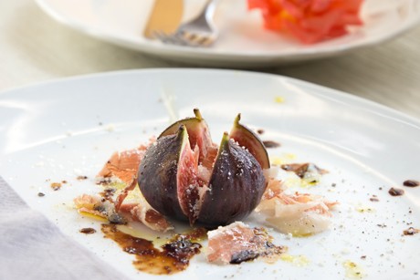 Feigen in Honig-Balsamiko-Dressing