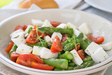 Spargelsalat mit Mozzarella