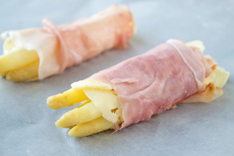 Schinken-Käse-Spargelstangen