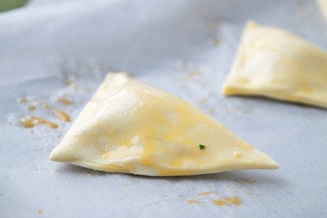 Blätterteig gefüllt mit Gemüse und Käse