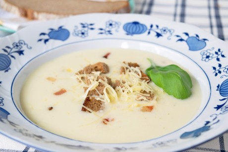 Käsesuppe mit Speck