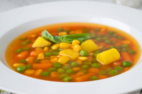 Gemüsesuppe mit Kartoffeln