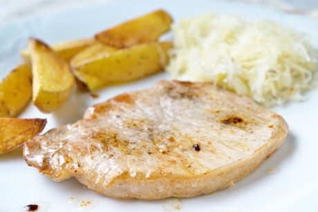 Karree in Bier-Marinade mit Kräuter-Wegdes