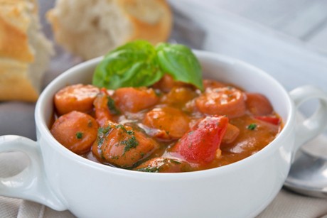 Gulasch mit Würstel