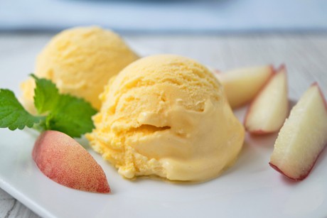 Pfirsich-Ingwer-Frozen Yoghurt